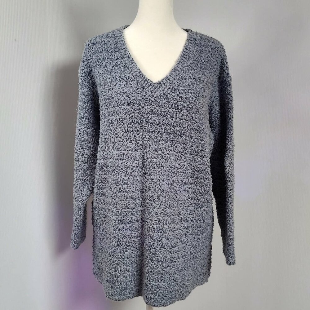 Erik Sewart - light blue chunky weave, V-neck, bracelet length sleeve sweater M